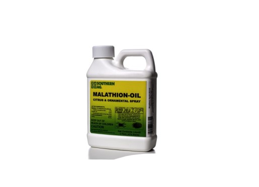 علبة بلاستيكية مكتوب عليها بالإنكليزي Malathion